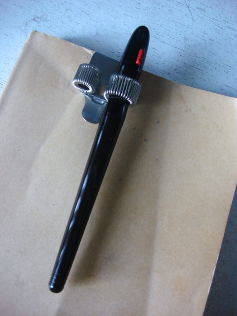 Pilot pen in Muji holder