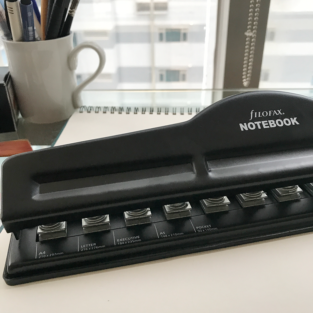 Filofax paper punch for refillable notebooks
